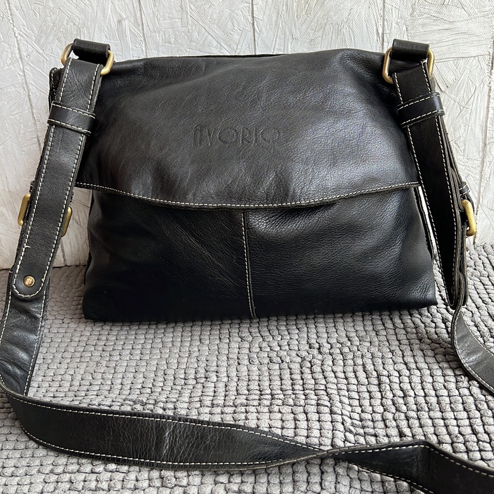 AVORIO (Italian) leather unisex shoulder bag, black